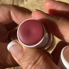 Lip & Cheek Bloom. 2 in 1 Natural Lipstick (Color: Grape)